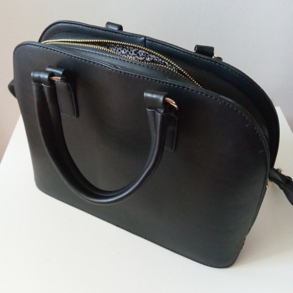 👜🖤Sole Society | Hand Bag🖤👜 / Crossbody Bag | Black & Gold | Never Used NWT - Picture 1 of 8